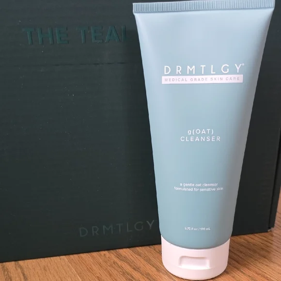 DRMTLGY Skincare Set - Blue and White - Picture 3 of 8